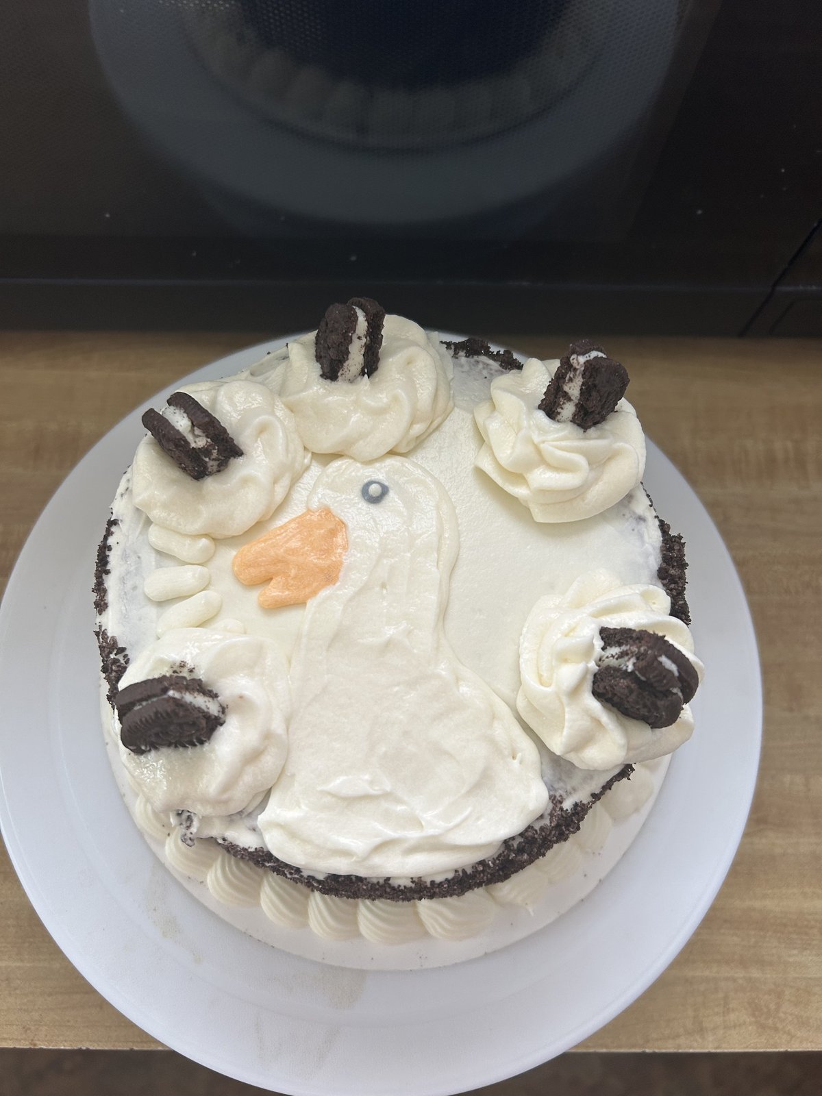 Snowman cake with Oreo cookies